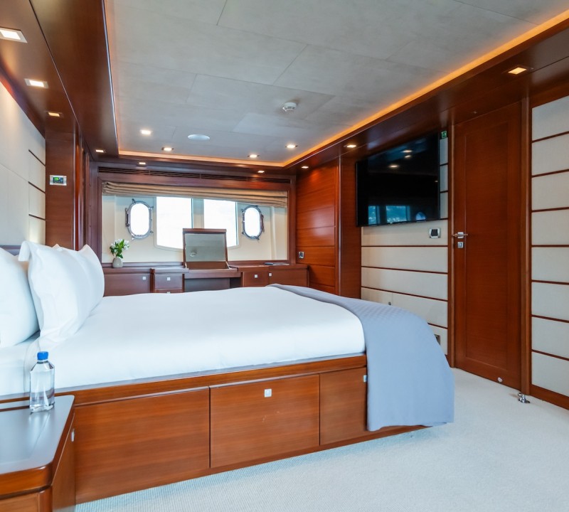 VIP - Lower Deck