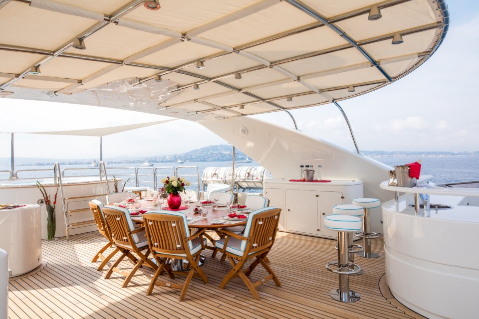 Alfresco Dining Set Up