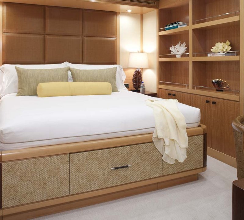 Yacht ARIANNA -  Port Forward King Cabin