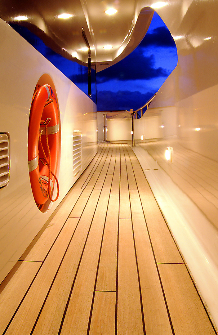 Yacht BENDYCTA - Side Deck