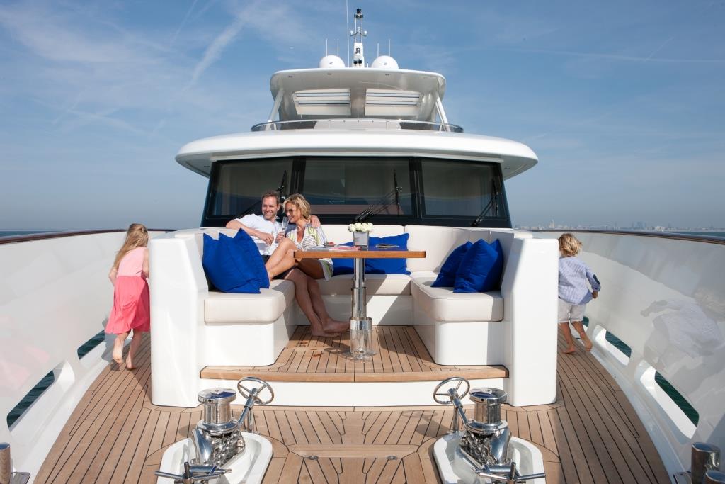 Yacht FIREFLY by Mulder - Foredeck relaxing