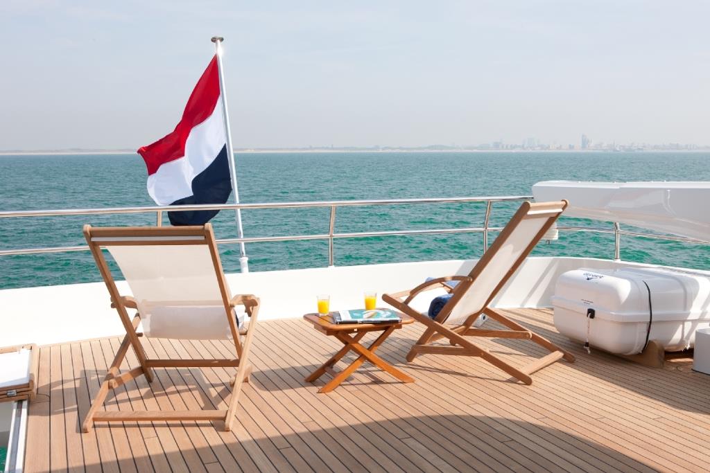 Yacht FIREFLY by Mulder - Sundeck loungers