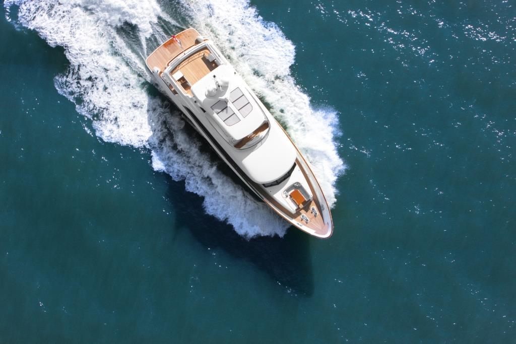 Yacht Firefly - Underway