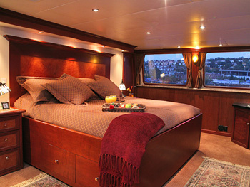 Yacht KAYANA -  Sky Master Suite