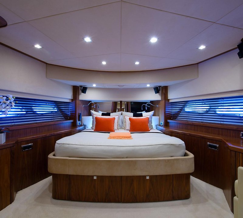 Yacht LEADING FEARLESSLY A Sunseeker 90 - Master