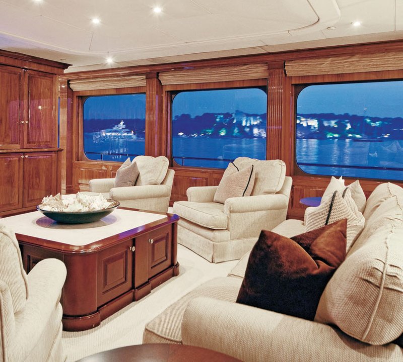 Yacht ONE MORE TOY - Main Salon