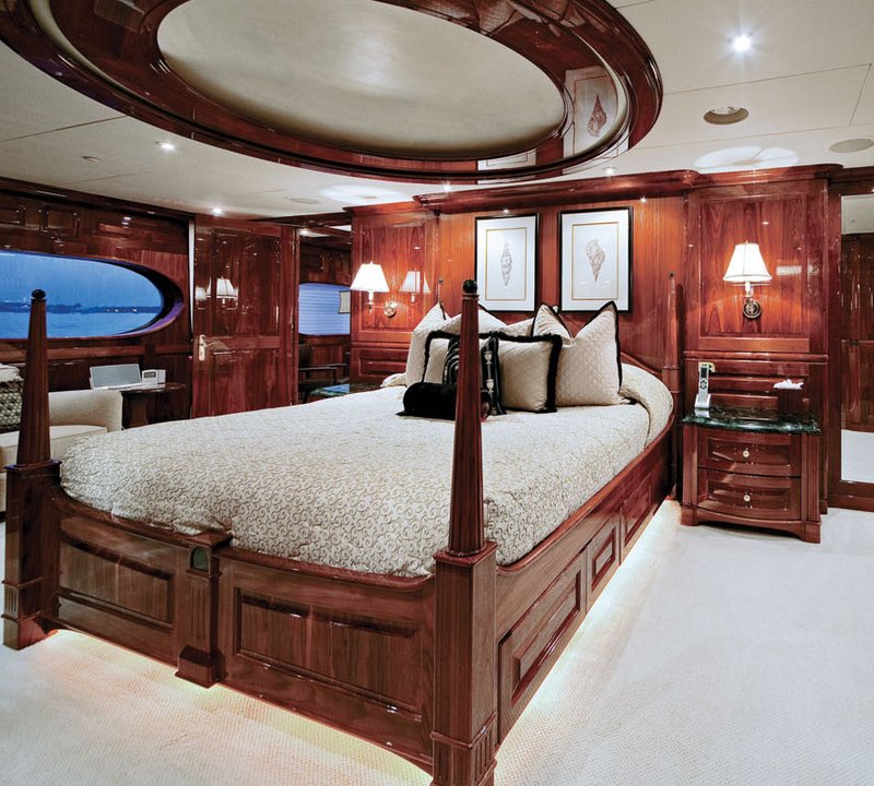 Yacht ONE MORE TOY - Master Cabin