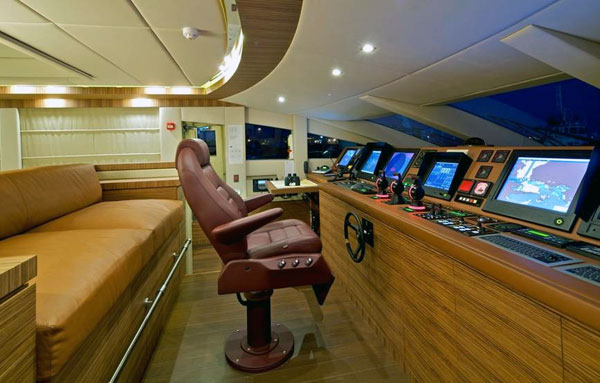 Yacht OPATI - Wheelhouse