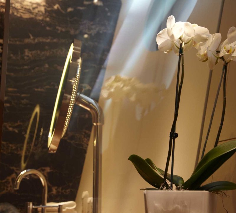 Yacht PANTHALASSA By Perini Navi - Dusk - Bath Detail