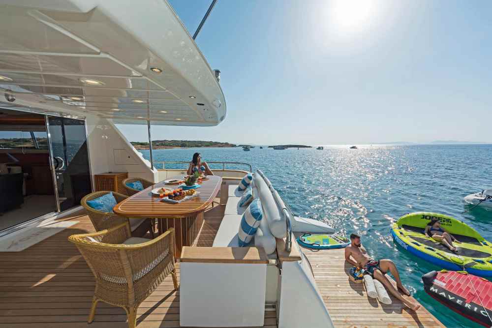 Aft Deck And Swim Platform