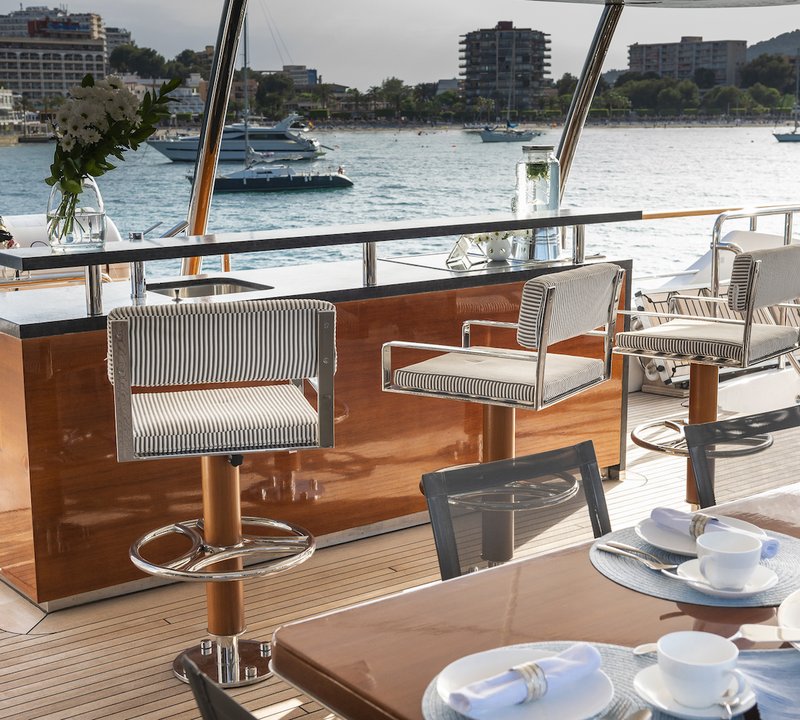 Bar And Alfresco Dining