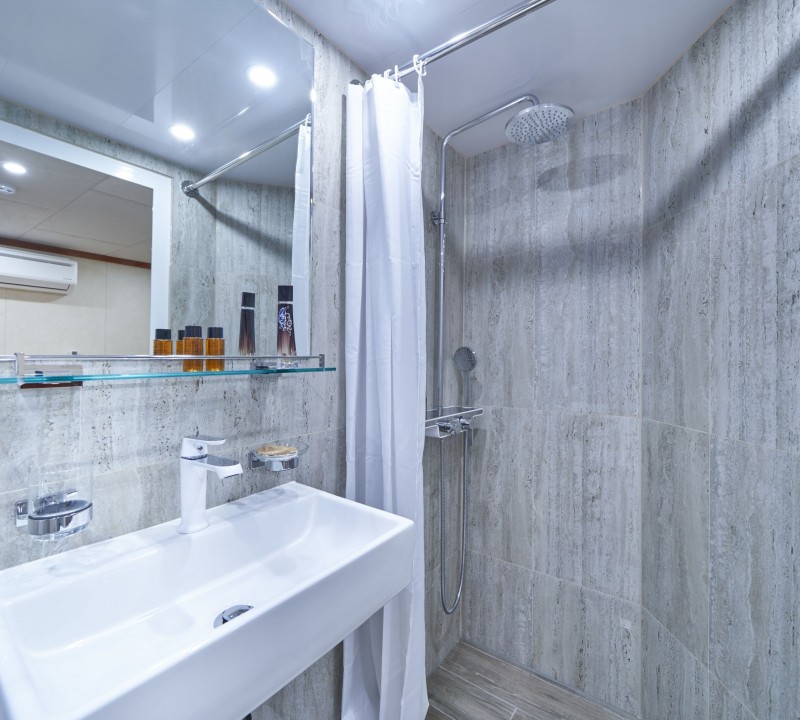 Double Cabin Bathroom