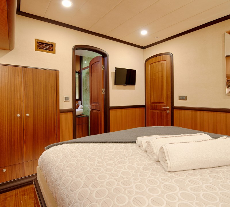 Double Cabin Detail