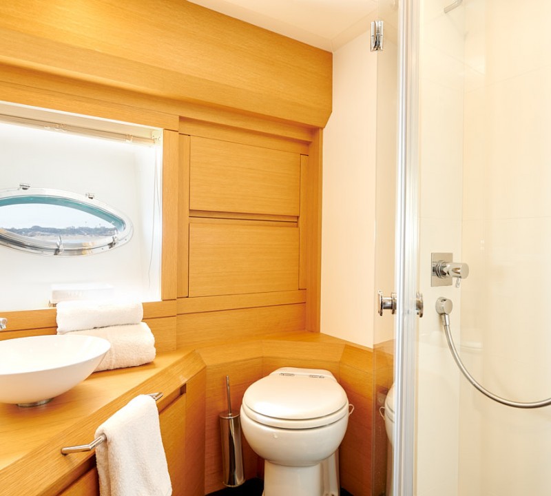 Double Cabin Ensuite Bathroom