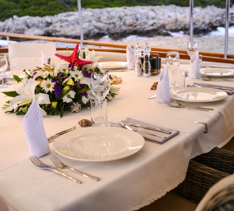 Elegant Dining Detail Alfresco