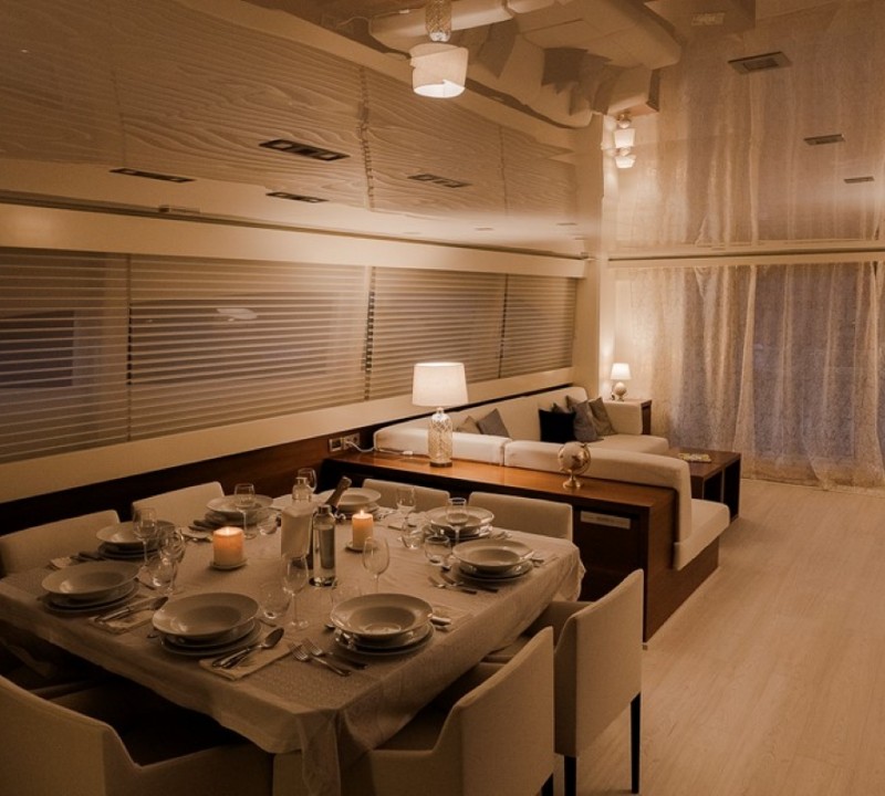 Exterior Salon With Dining Area