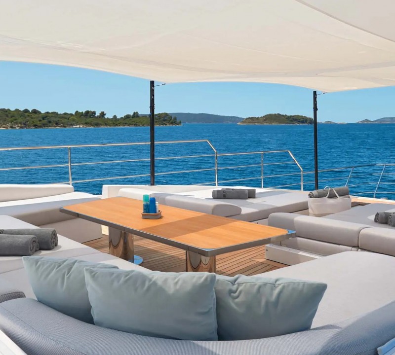 Fore Deck Seating
