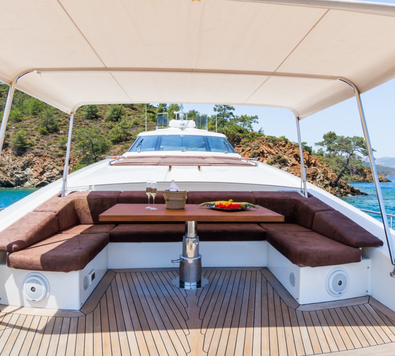 Foredeck Seating Area