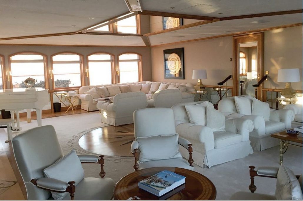 Grand Piano Saloon And Lounging Area