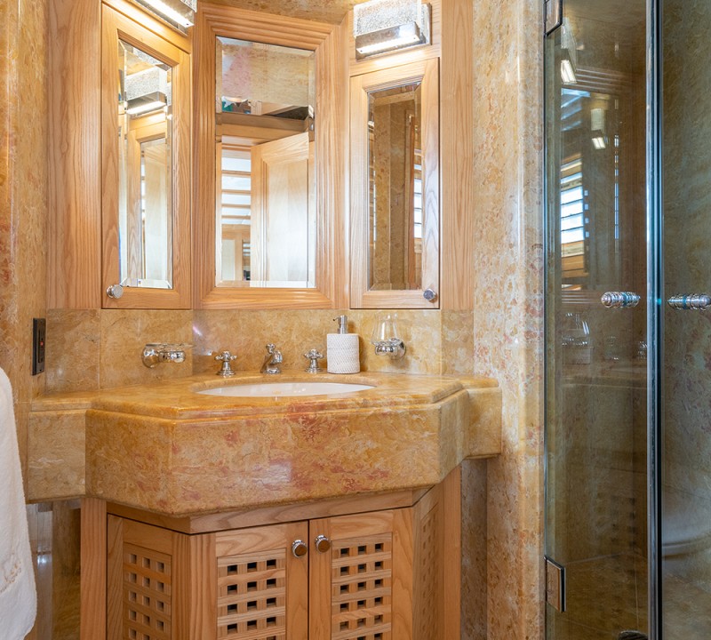 Guest Cabin - Below Deck Twin Bathroom