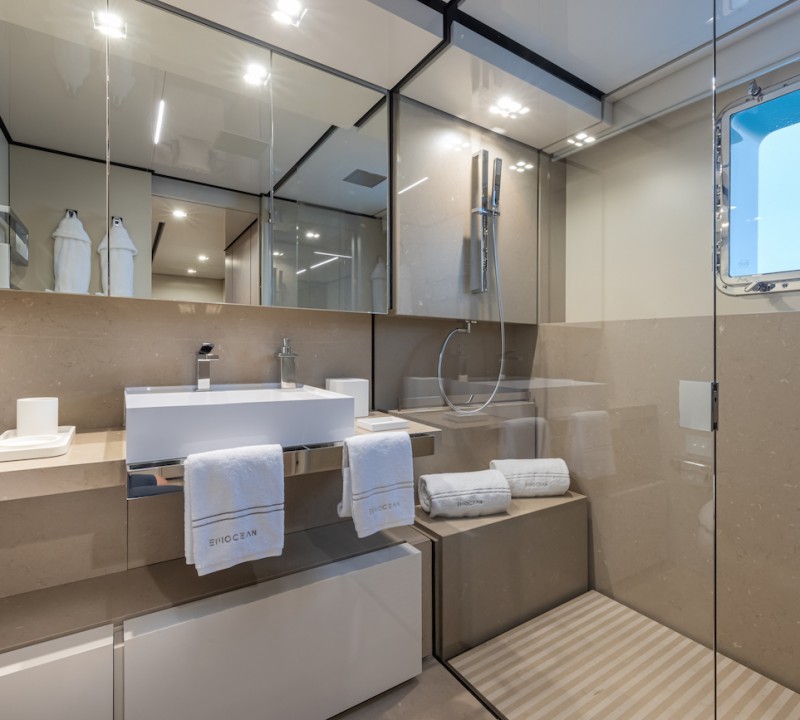 Guest Cabin - Twin Left - Bathroom