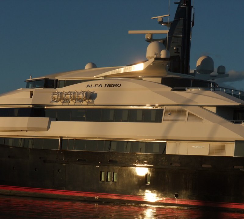 Hull Close Up