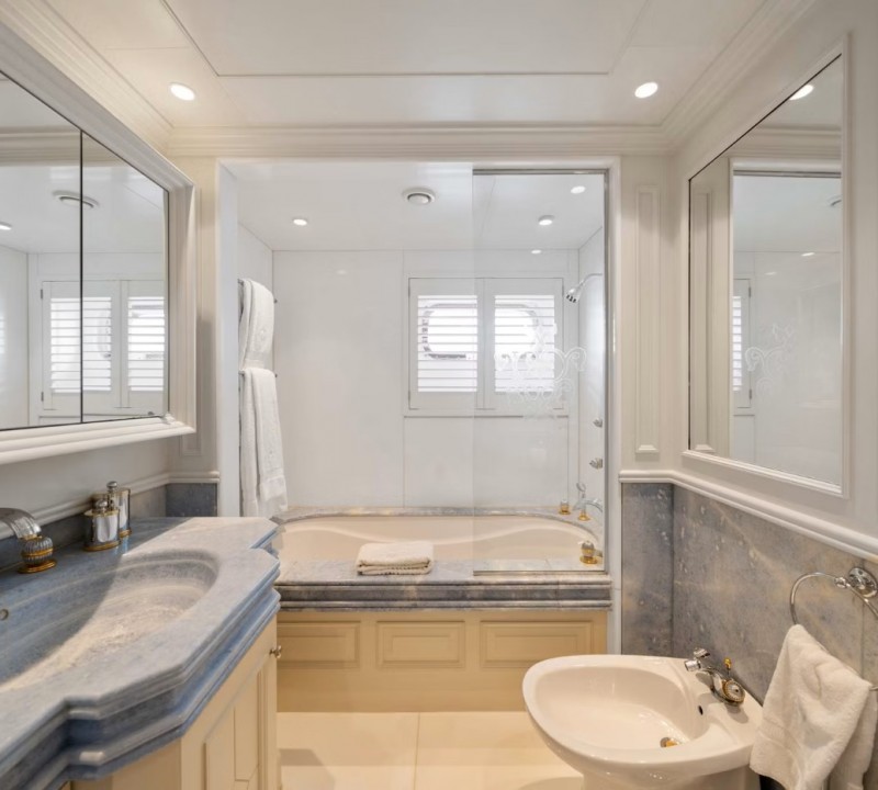 Interior Lower Deck Guest Ensuite