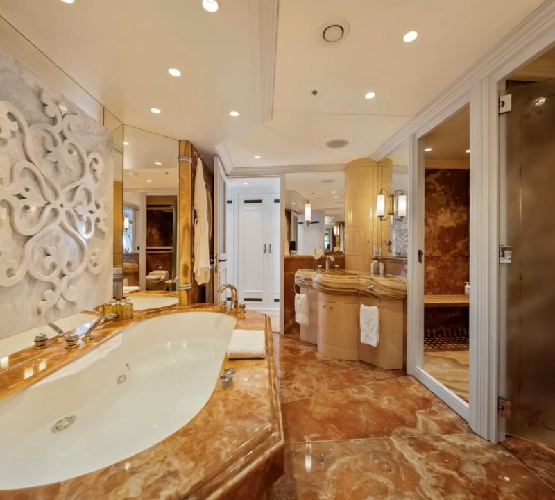 Interior Main Deck Master Ensuite