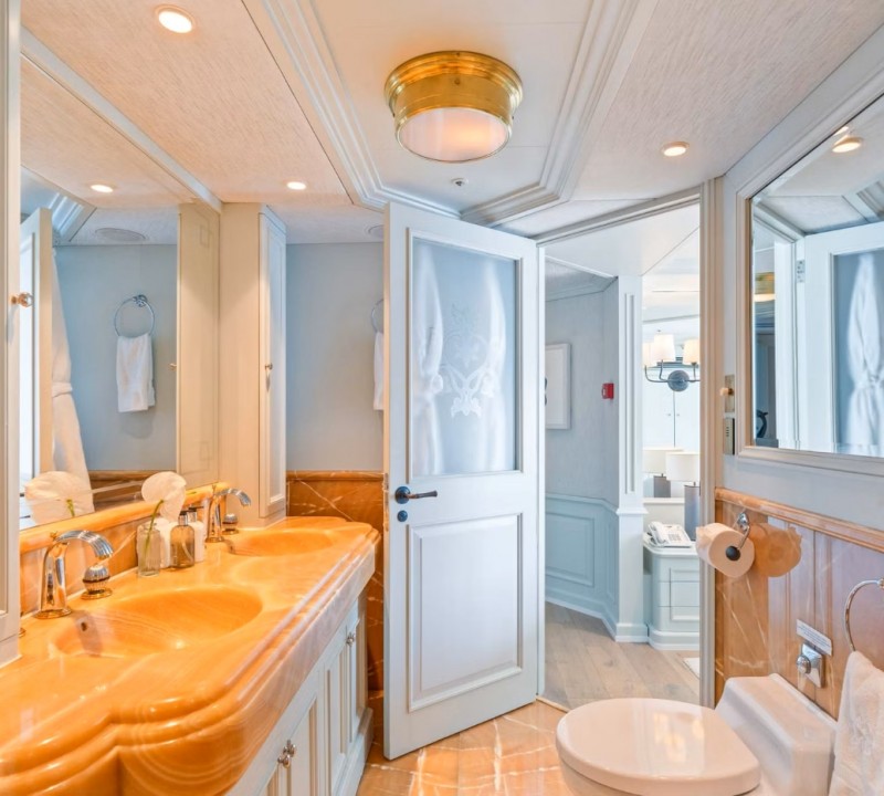 Interior Main Deck Vip Ensuite