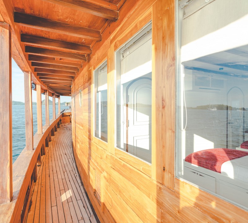Main Deck - Side