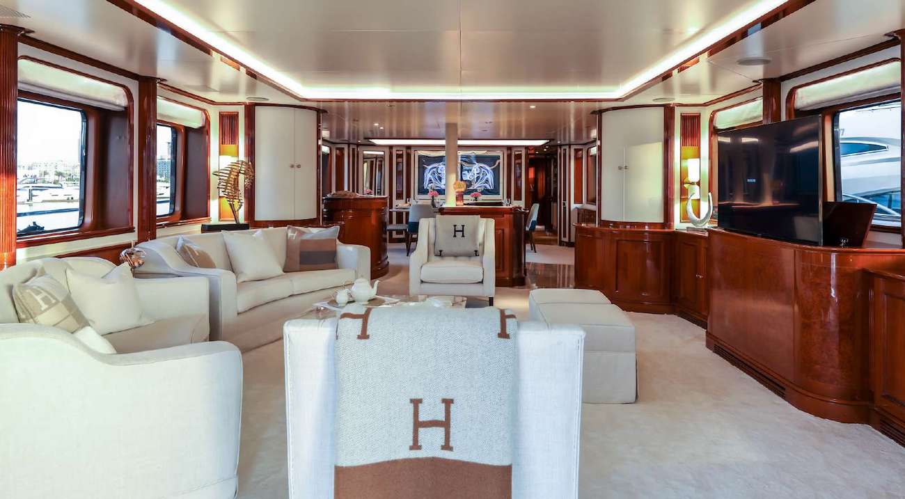 Main Saloon - Seating