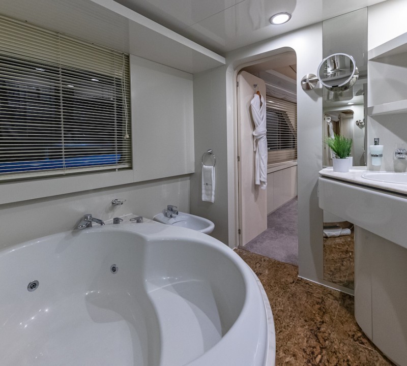 Master Her Bathroom