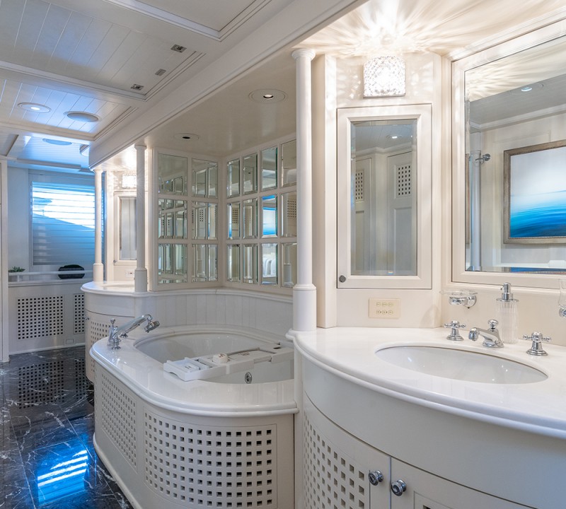 Master Suite - Elegant Bathroom