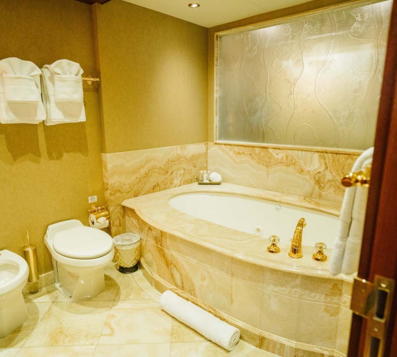 Master Suite Head