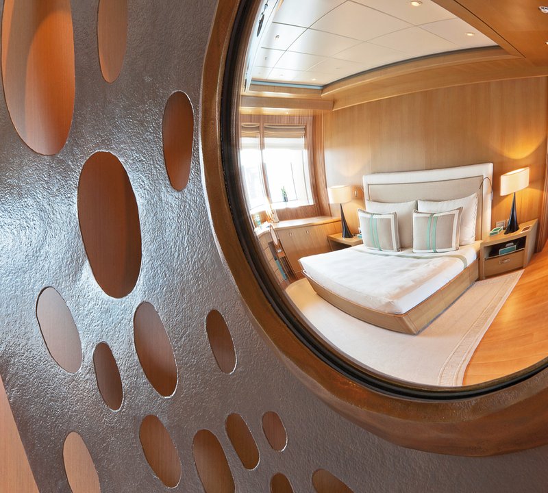 Mirror Detain In VIP Suite