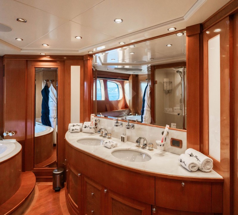 Main ensuite