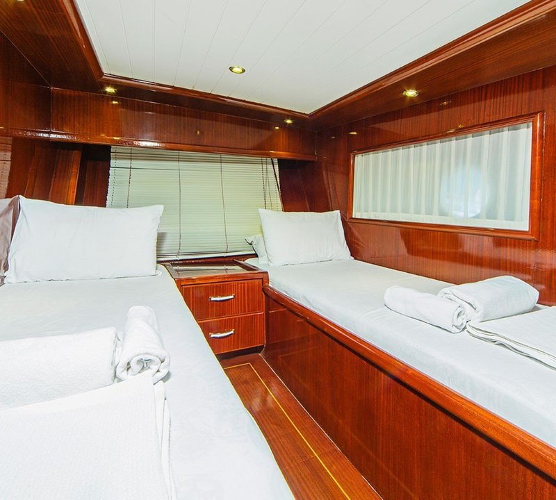 Twin guest cabin