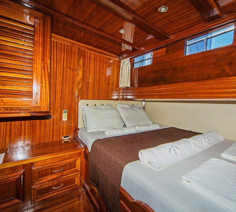 Double guest cabin