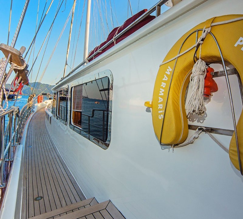 Deck leading forward