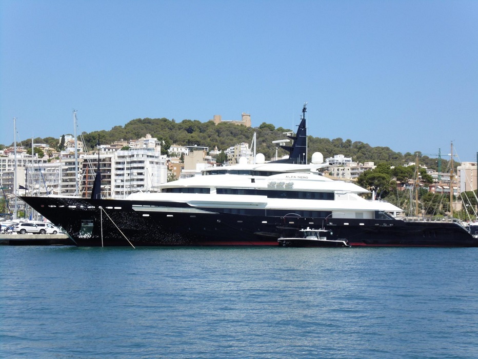 Sailing Into Palma
