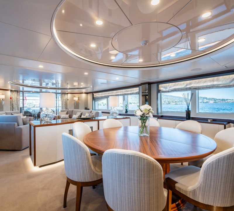 Salon Dining