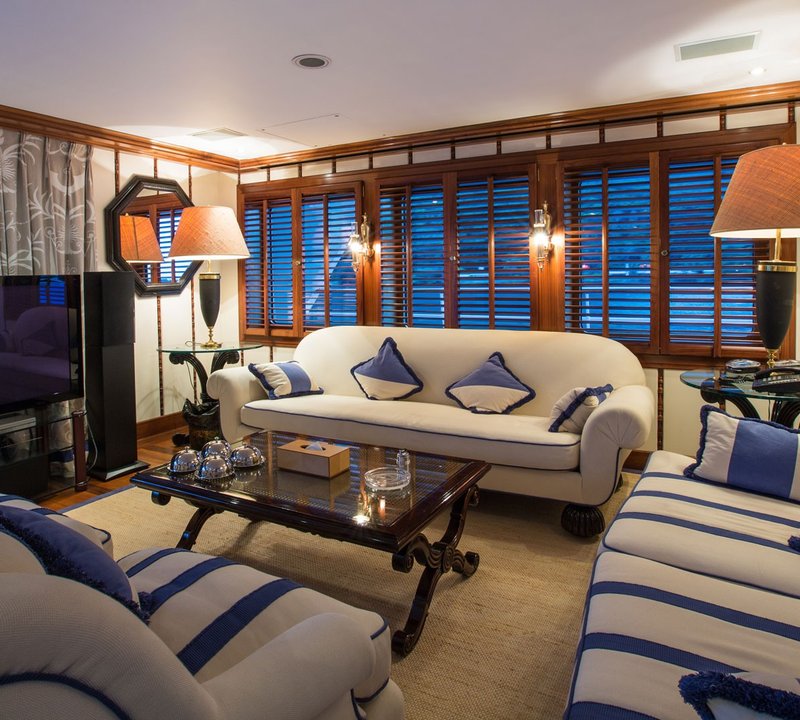 Saloon With Flat Screen TV