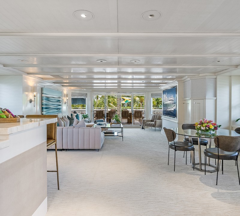 Skylounge - With Bar And Table