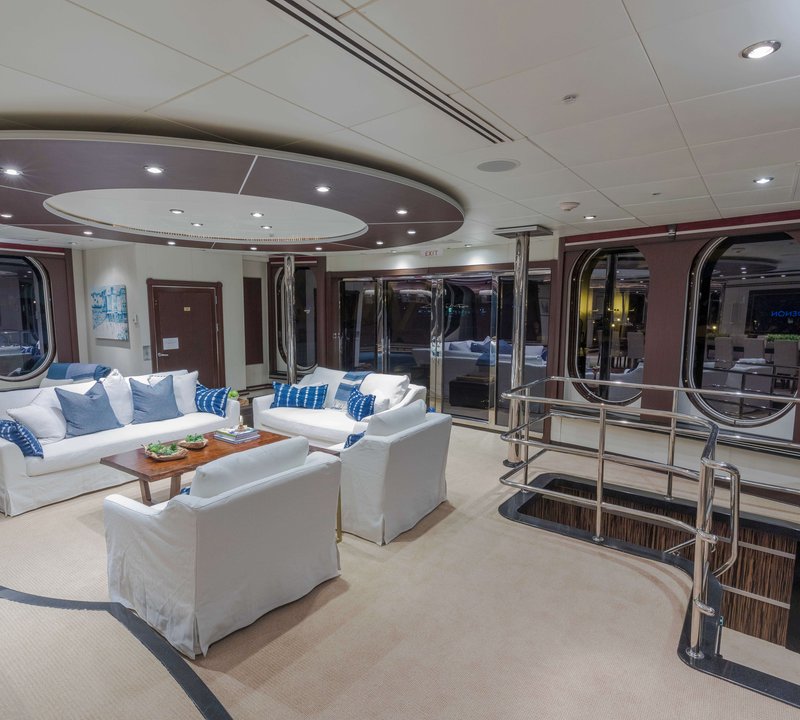 Spacious Saloon