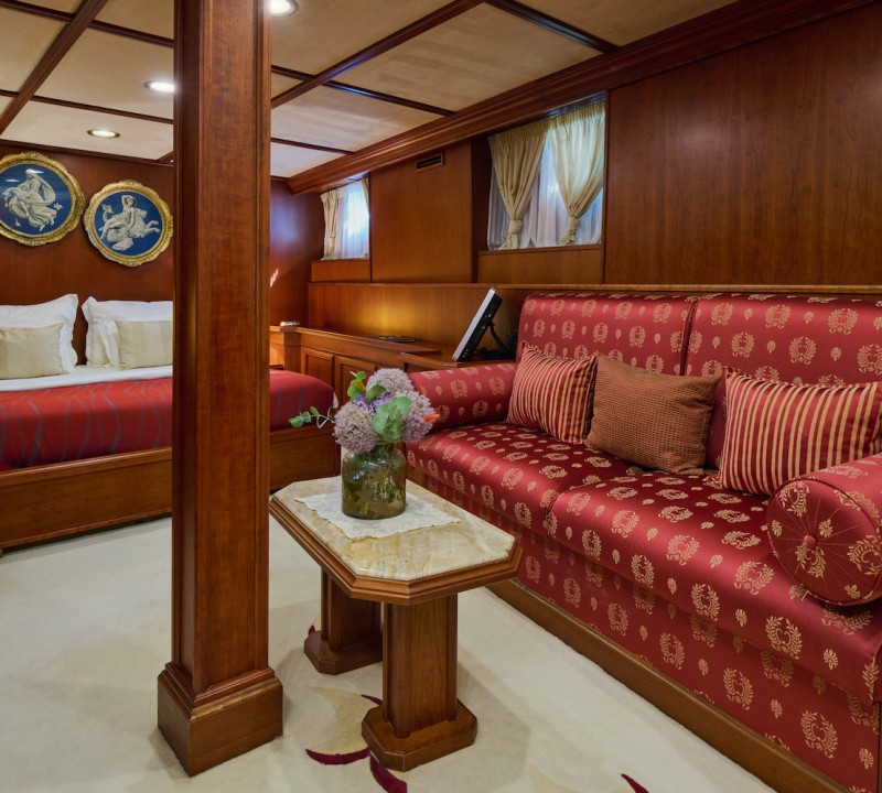 Suite With Lounge Area