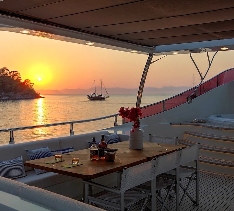 Sun Deck Dining