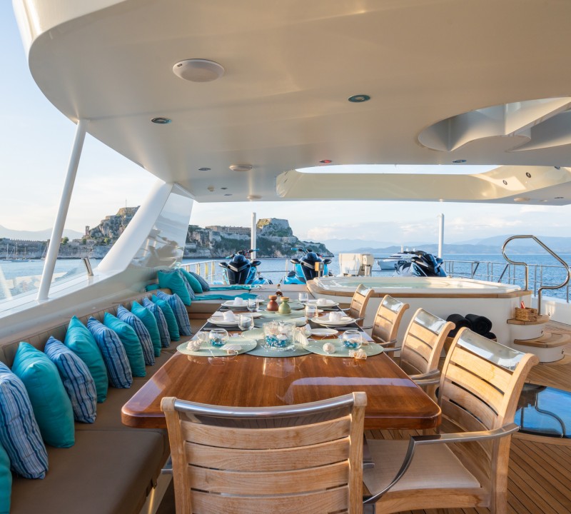 Sun Deck Dining Set Up