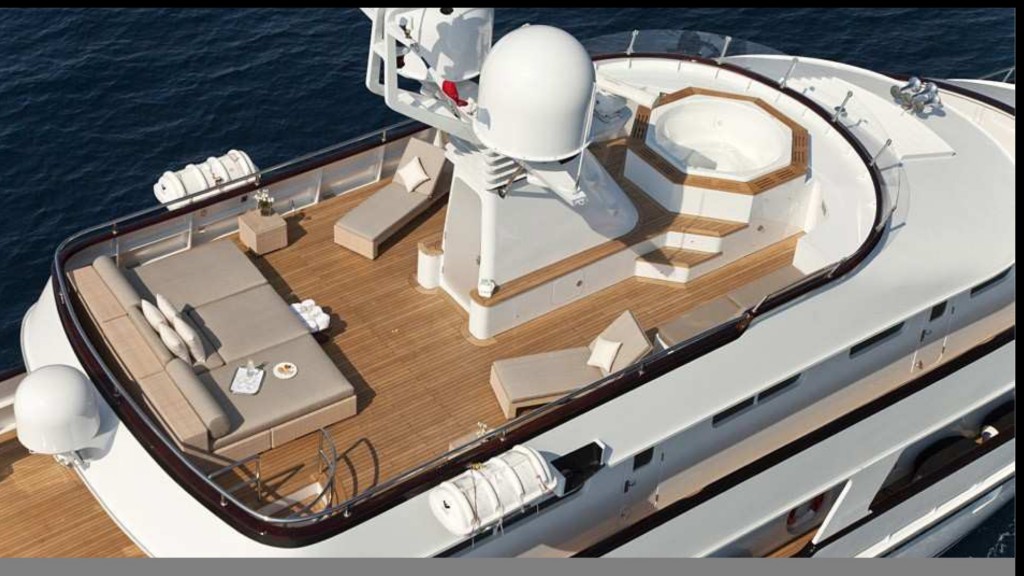 Sundeck With Jacuzzi