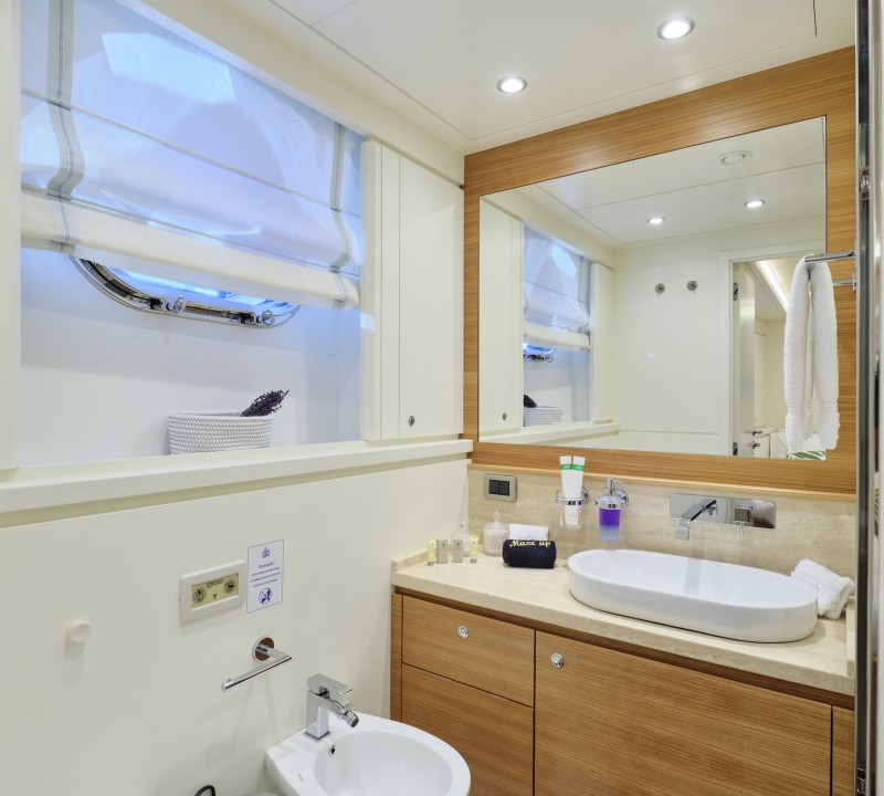 Twin Cabin Guest Ensuite