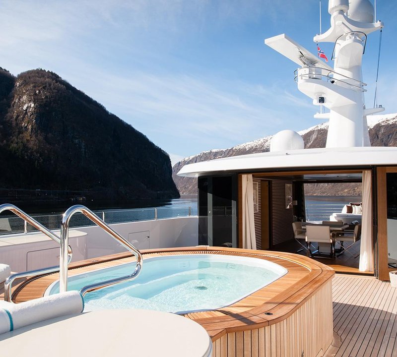 Upper Deck Spa Tub
